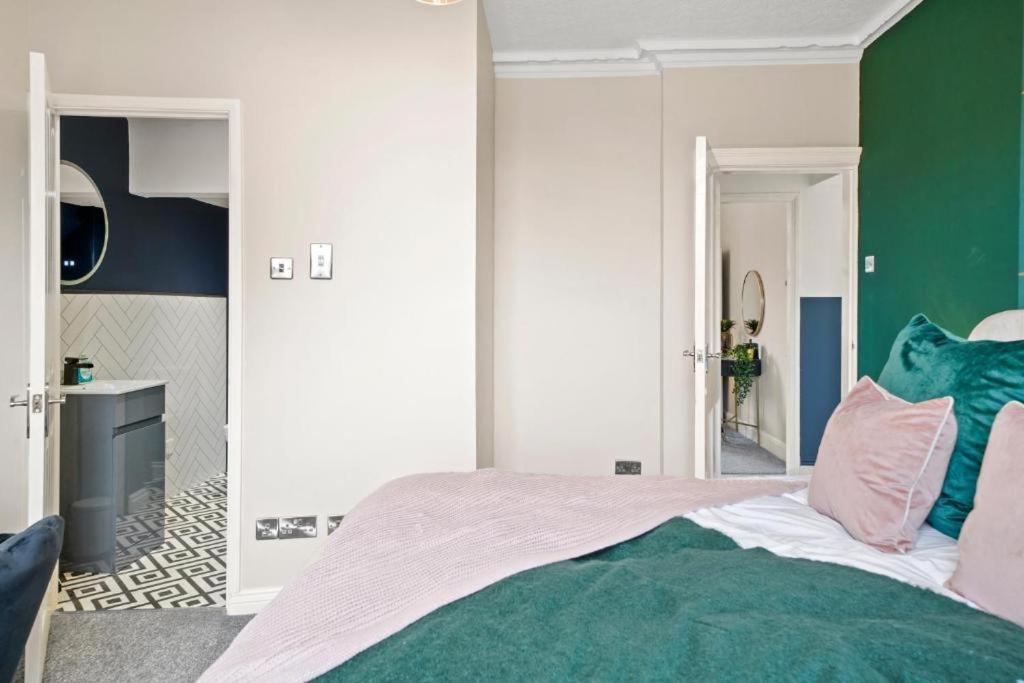 Deluxe 5 Bed In Central Whitby - Parking - Hot Tub 外观 照片