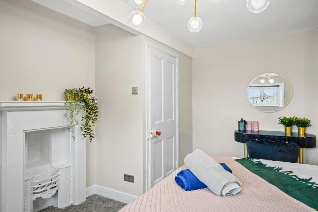 Deluxe 5 Bed In Central Whitby - Parking - Hot Tub 外观 照片