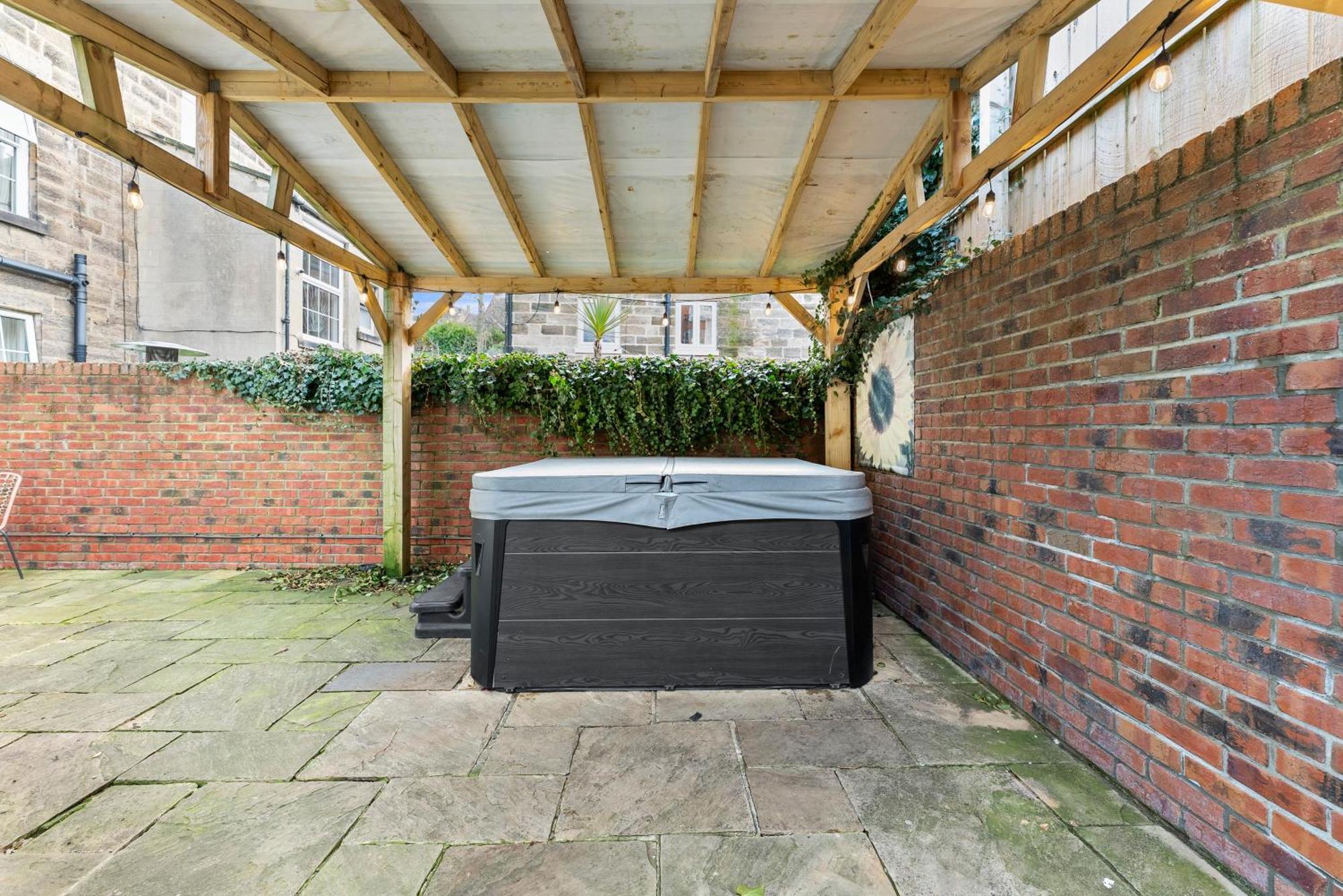 Deluxe 5 Bed In Central Whitby - Parking - Hot Tub 外观 照片